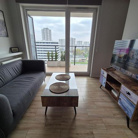 Apartament Wsrod 1000Cy Swiatel - Z Parkingiem W Hali Garazowej- Duzy Balkon Z Lezakami - Piekny Widok Noca Na Panorame Tysiaclecia Katowice Exterior foto