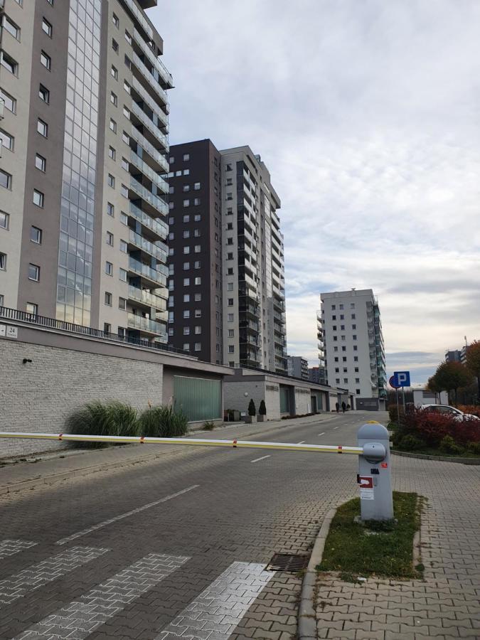 Apartament Wsrod 1000Cy Swiatel - Z Parkingiem W Hali Garazowej- Duzy Balkon Z Lezakami - Piekny Widok Noca Na Panorame Tysiaclecia Katowice Exterior foto