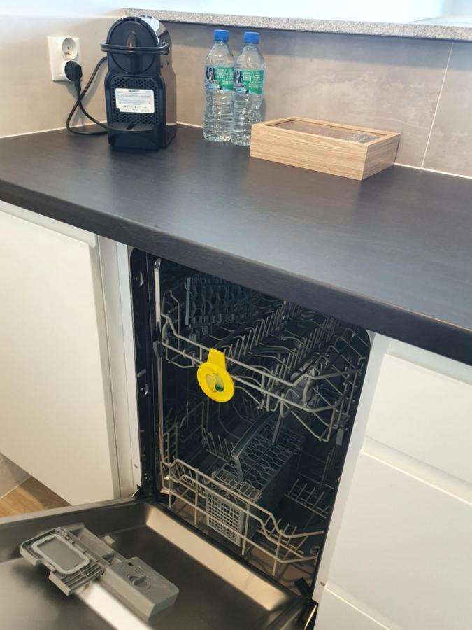 Apartament Wsrod 1000Cy Swiatel - Z Parkingiem W Hali Garazowej- Duzy Balkon Z Lezakami - Piekny Widok Noca Na Panorame Tysiaclecia Katowice Exterior foto