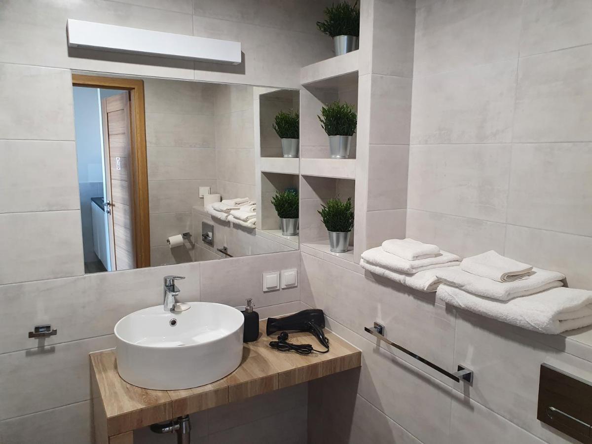 Apartament Wsrod 1000Cy Swiatel - Z Parkingiem W Hali Garazowej- Duzy Balkon Z Lezakami - Piekny Widok Noca Na Panorame Tysiaclecia Katowice Exterior foto