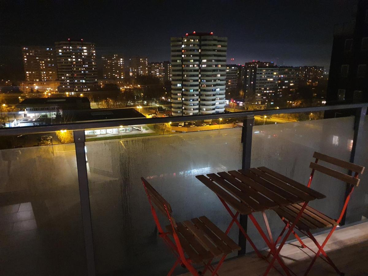 Apartament Wsrod 1000Cy Swiatel - Z Parkingiem W Hali Garazowej- Duzy Balkon Z Lezakami - Piekny Widok Noca Na Panorame Tysiaclecia Katowice Exterior foto