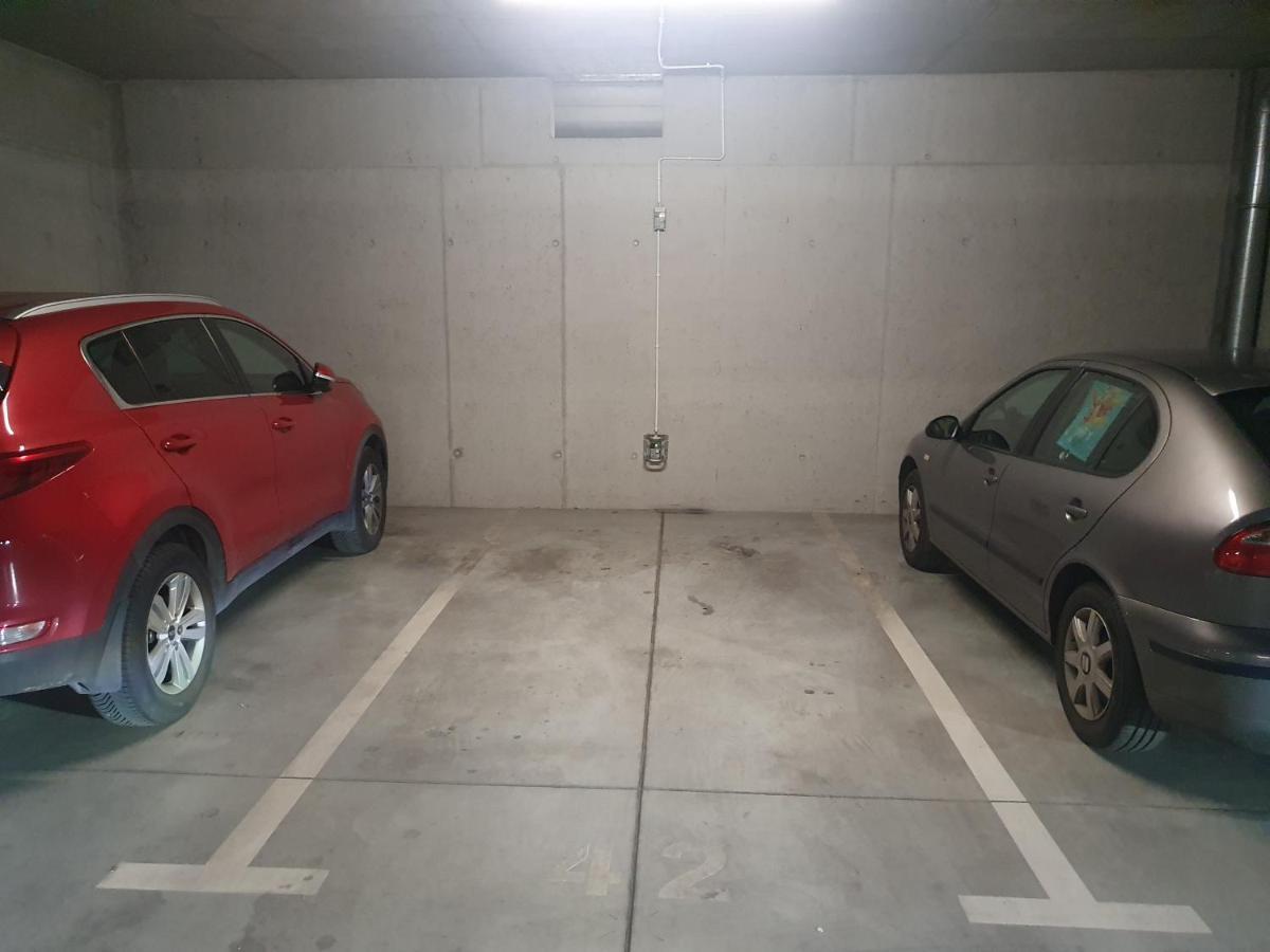 Apartament Wsrod 1000Cy Swiatel - Z Parkingiem W Hali Garazowej- Duzy Balkon Z Lezakami - Piekny Widok Noca Na Panorame Tysiaclecia Katowice Exterior foto