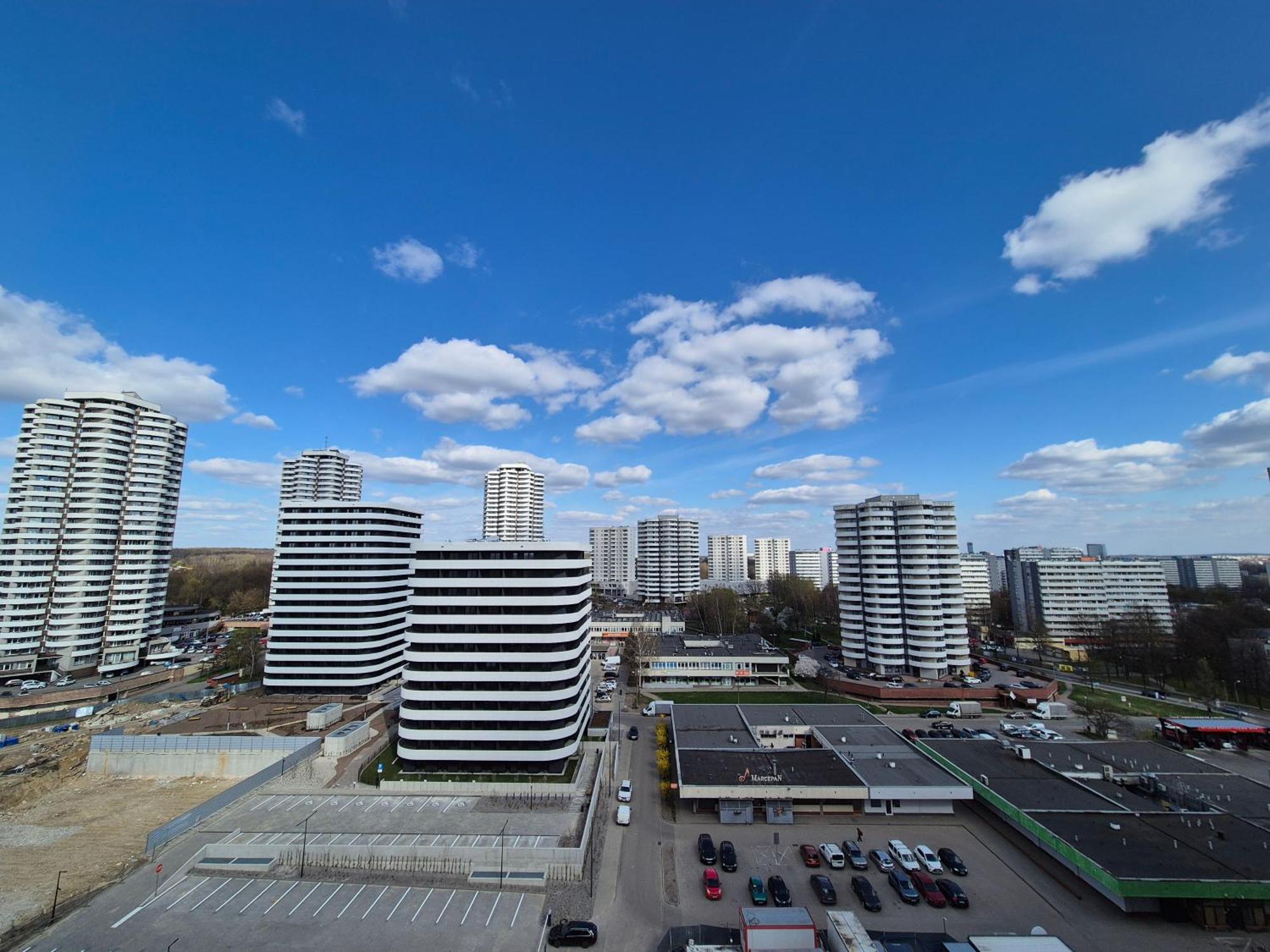 Apartament Wsrod 1000Cy Swiatel - Z Parkingiem W Hali Garazowej- Duzy Balkon Z Lezakami - Piekny Widok Noca Na Panorame Tysiaclecia Katowice Exterior foto