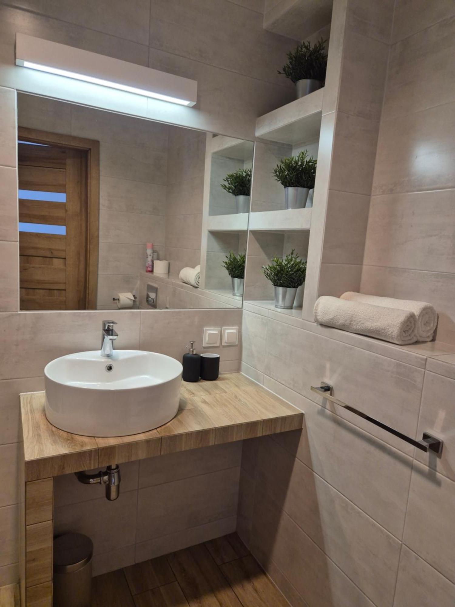 Apartament Wsrod 1000Cy Swiatel - Z Parkingiem W Hali Garazowej- Duzy Balkon Z Lezakami - Piekny Widok Noca Na Panorame Tysiaclecia Katowice Exterior foto